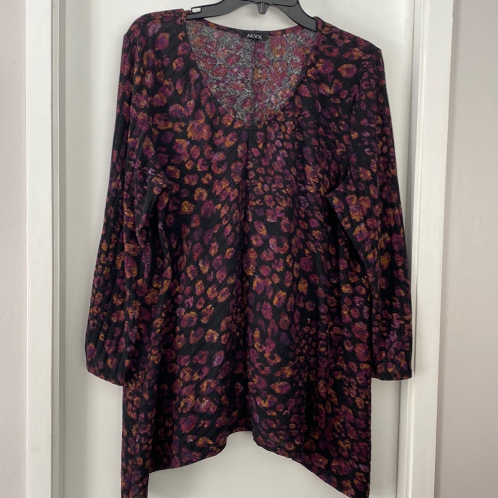 1x alyx (pit to pit 25” approximately) pullover top